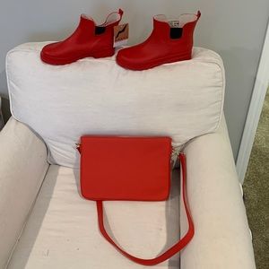 Ankle boot shoe is size 9